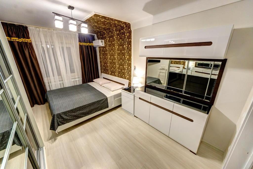 шикарная 2к бульвар дружбы народов 8а Apartment Kyiv